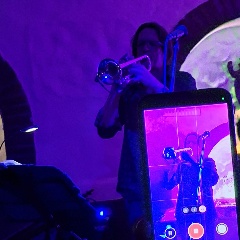 Muax performing live on trumpet